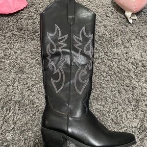 Women’s cowgirl boots